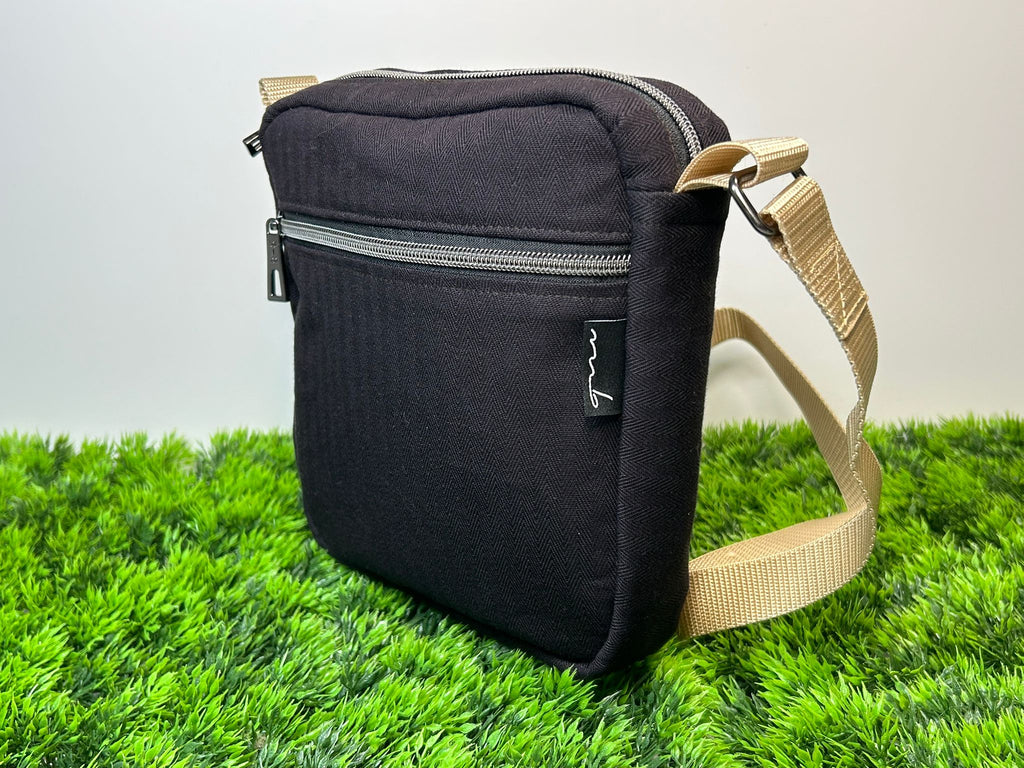 Genähte Crossbody Bag, handgefertigt im modernen Design