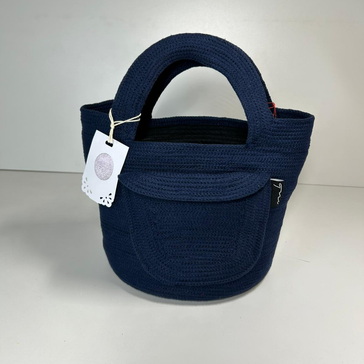 Nachhaltig handgefertigte Tasche aus der Schweiz