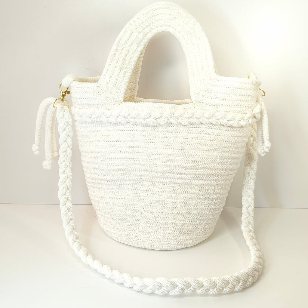 Handgefertigte Handtasche aus Kordeln - Unikat in Weiss mit Gold Akzente