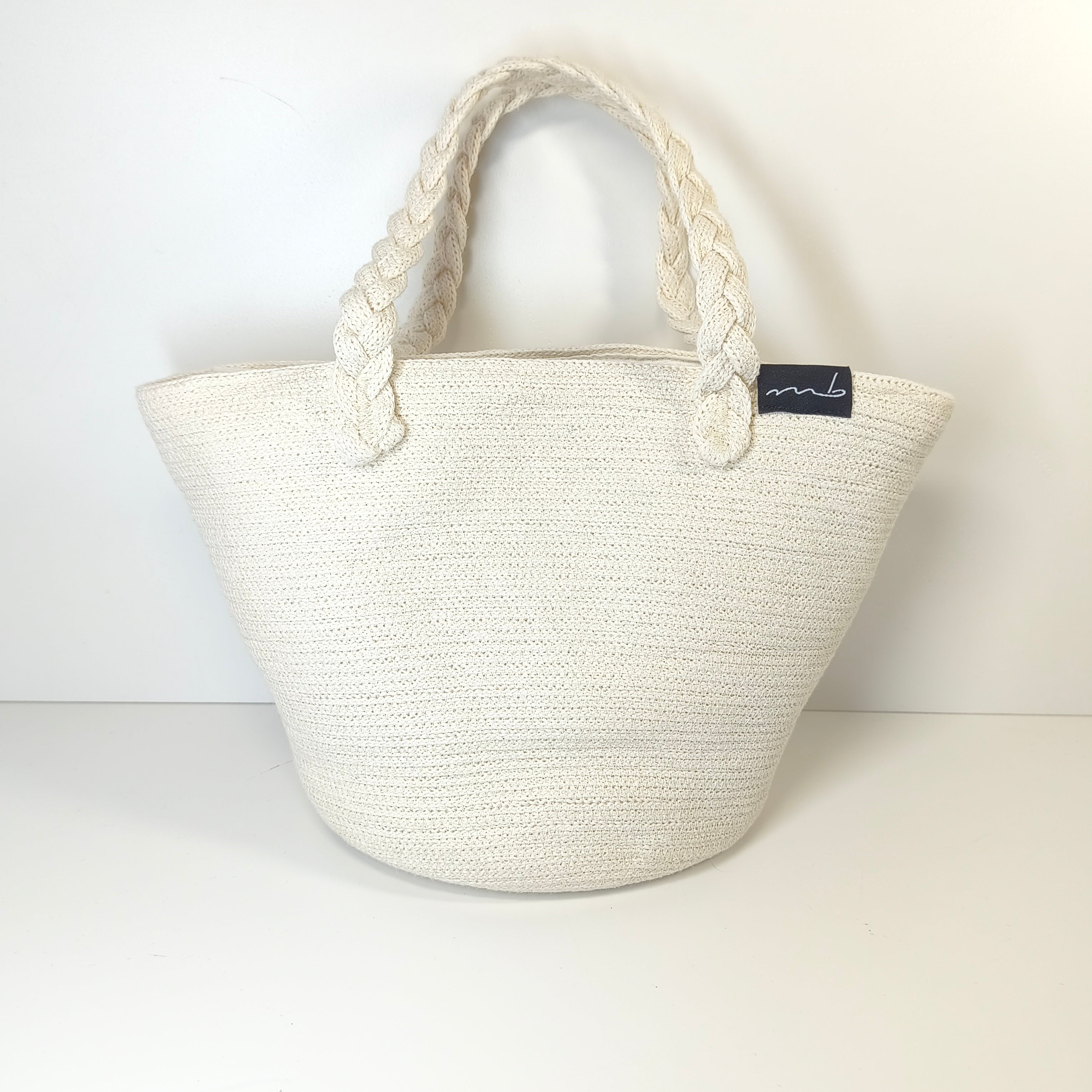 Handgefertigte Handtasche aus Kordeln - Unikat in weiss mit Zöpfen