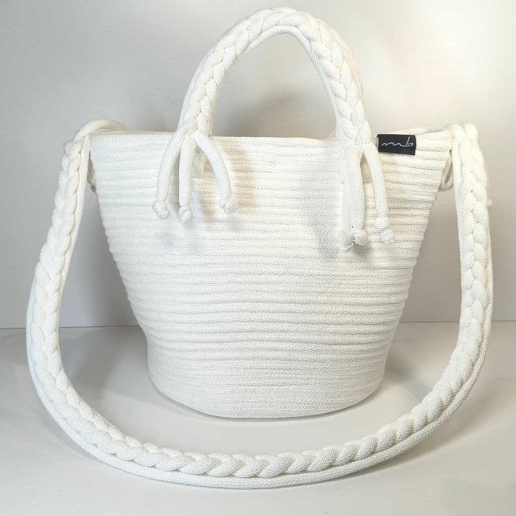 Handgefertigte Handtasche mit Umhängegurt aus Kordeln - Unikat in Weiss