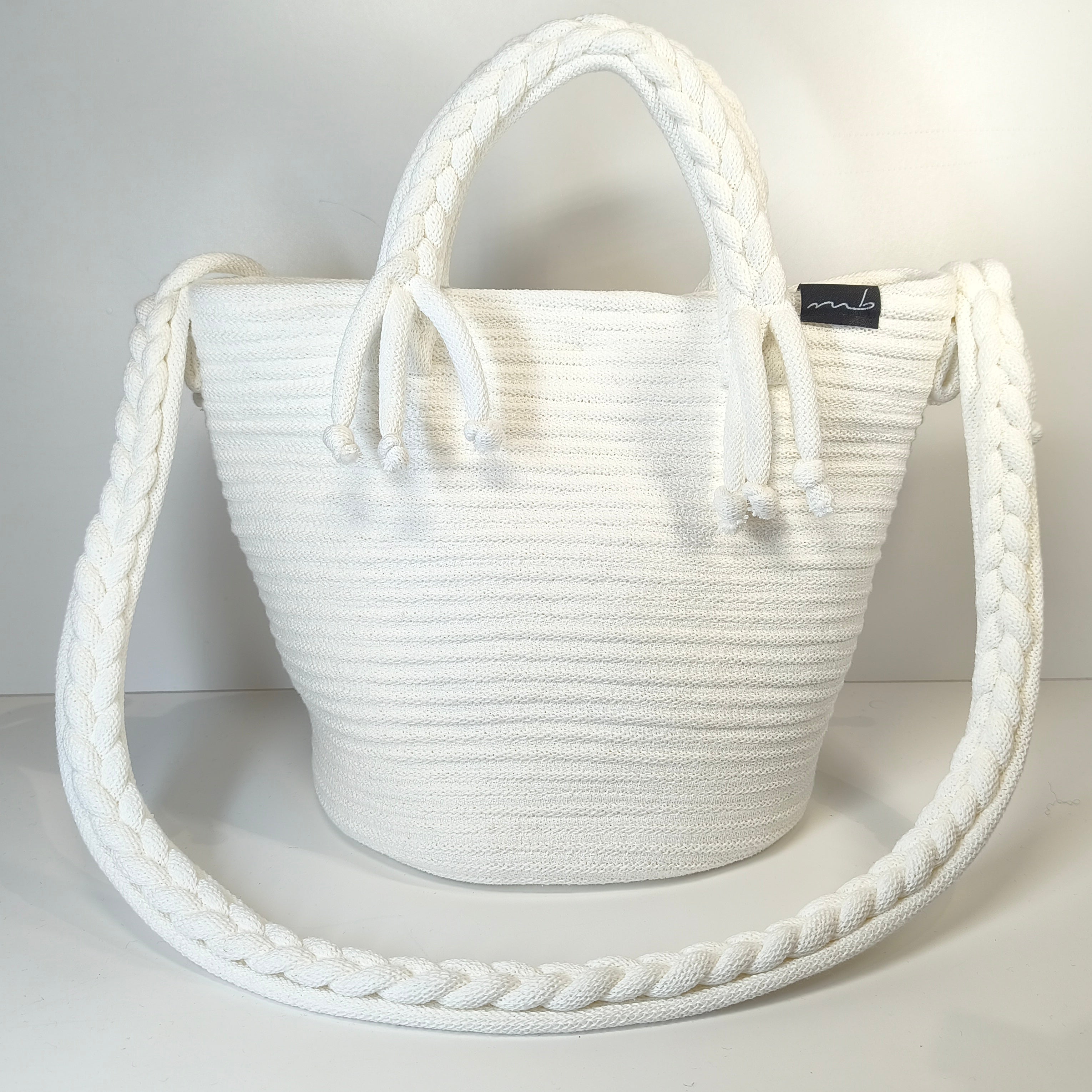 Handgefertigte Handtasche mit Umhängegurt aus Kordeln - Unikat in Weiss
