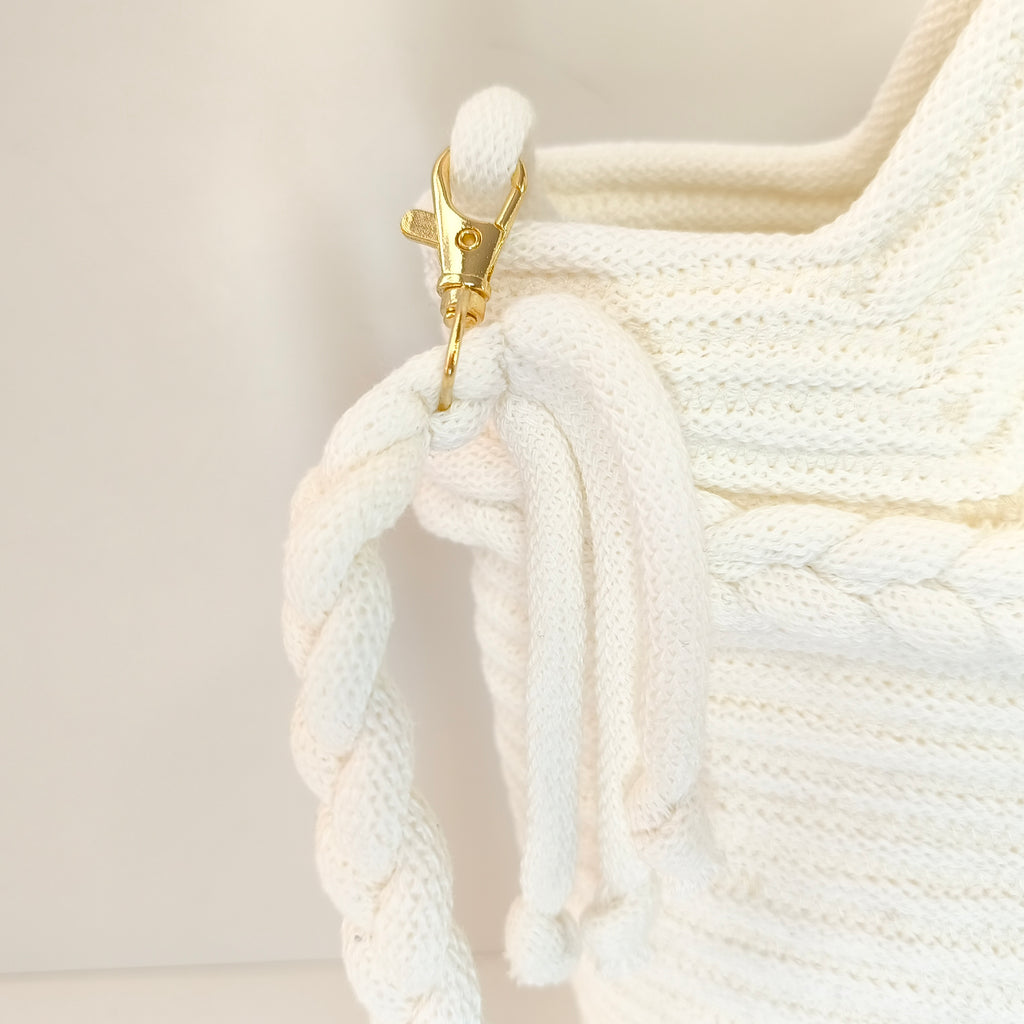 Handgefertigte Handtasche aus Kordeln - Unikat in Weiss mit Gold Akzente