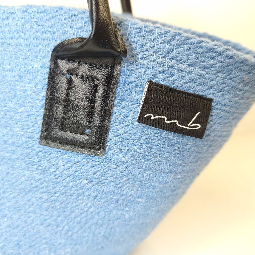 Handgefertigte Handtasche aus Kordeln - Unikat in Hellblau