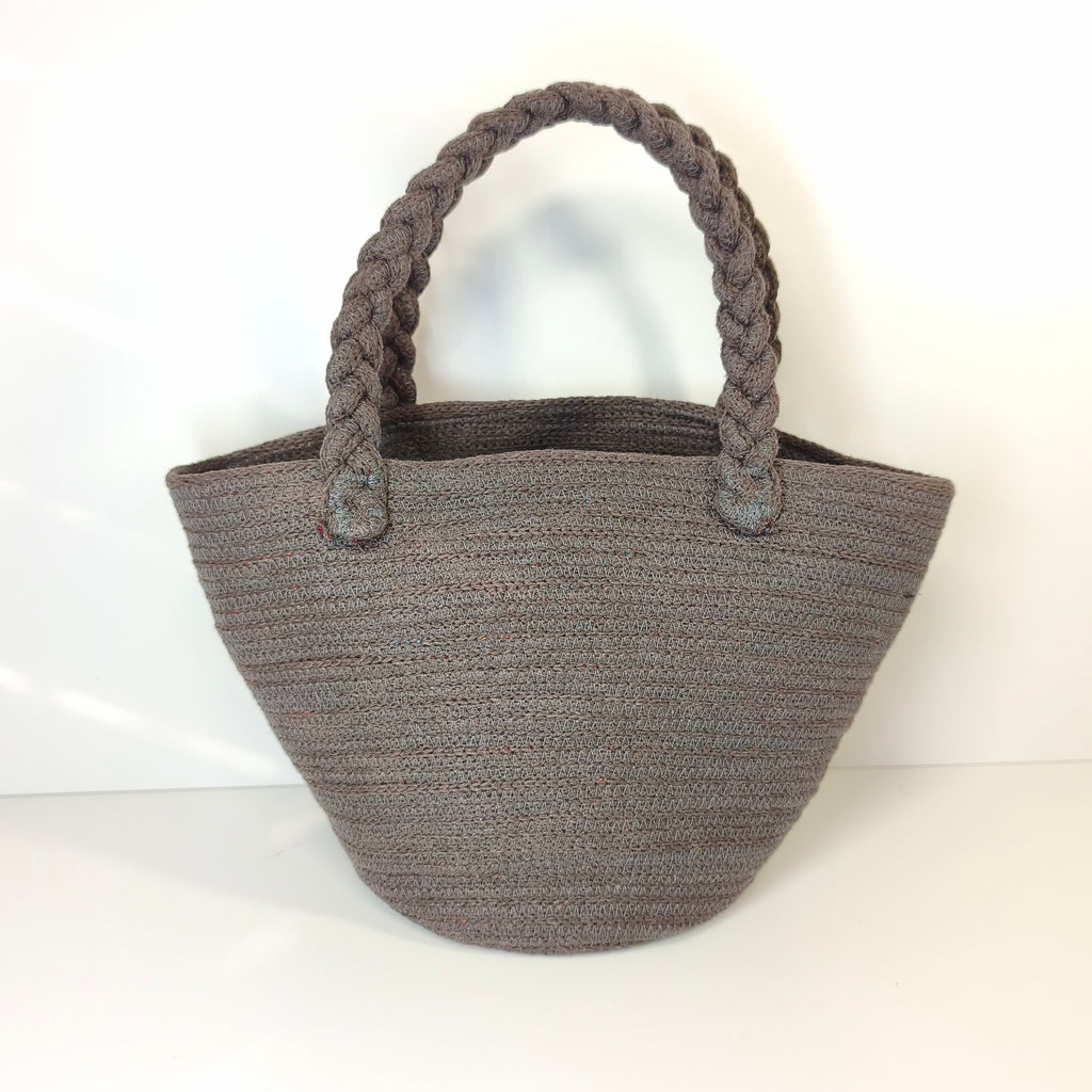 Handgefertigte Handtasche aus Kordeln - Unikat in braungrau mit Zöpfen