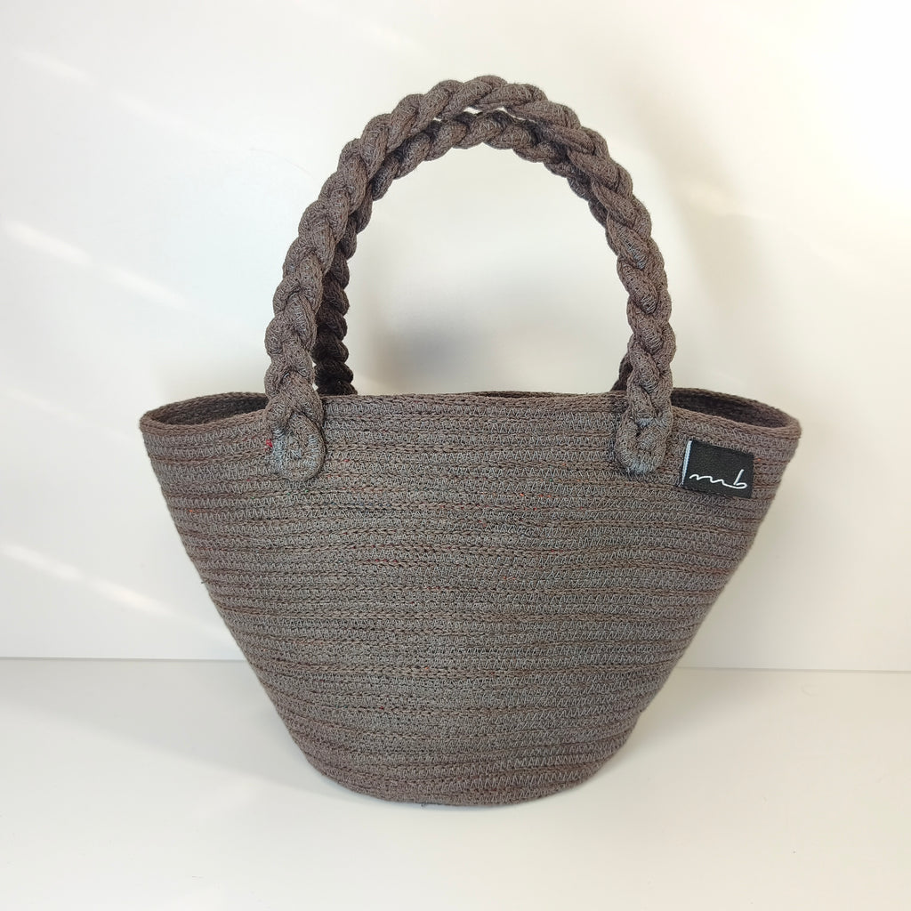 Handgefertigte Handtasche aus Kordeln - Unikat in braungrau mit Zöpfen