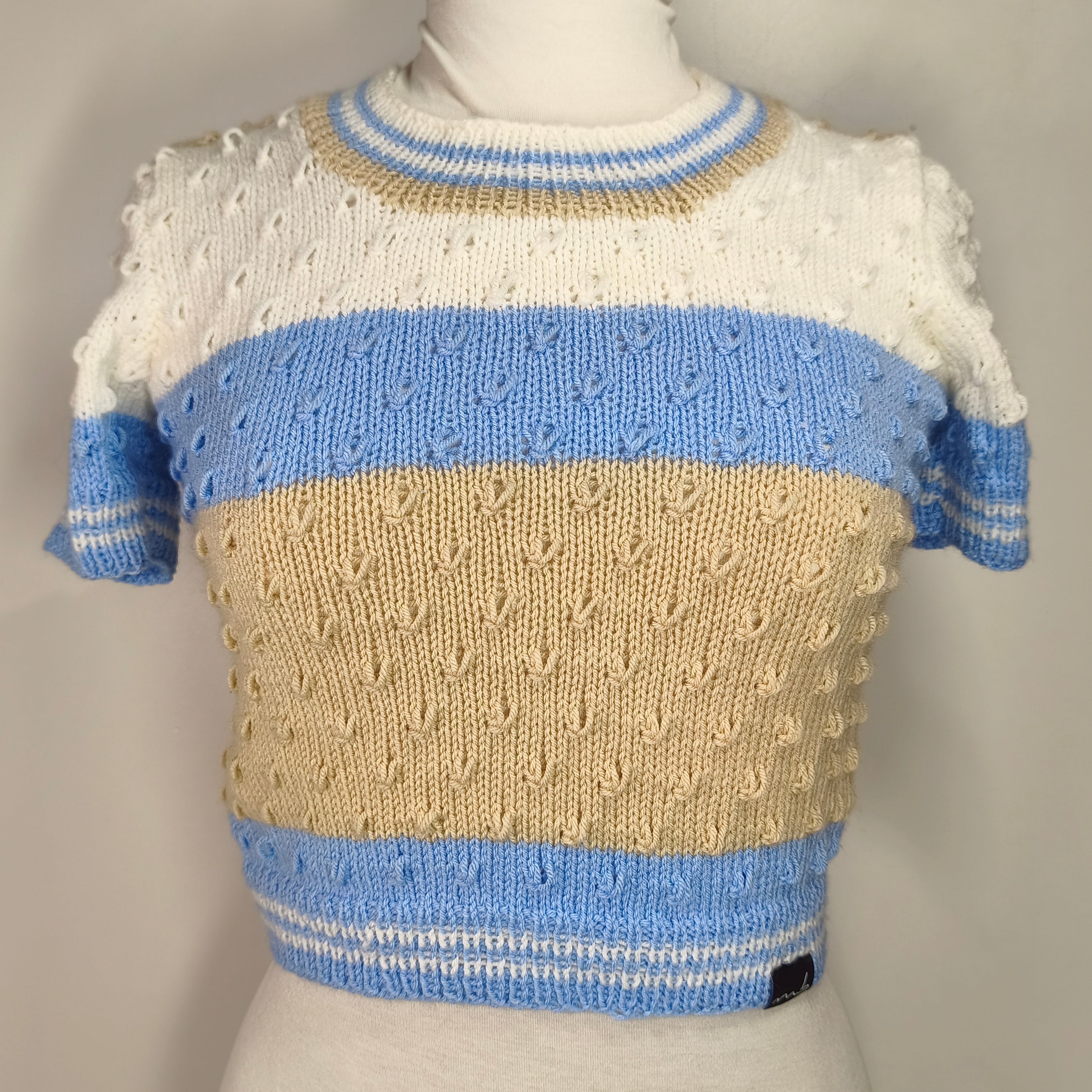 Handgestricktes Oberteil - babyblau/weiss/beige