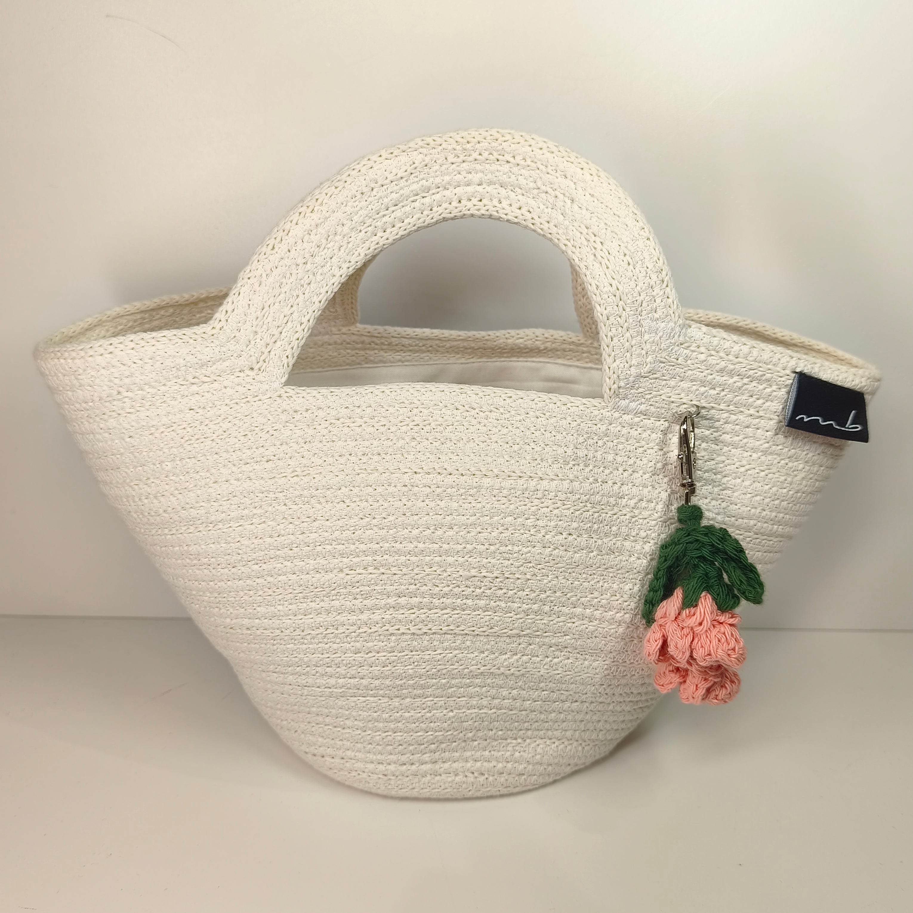 Handbag - Handgefertigt aus Kordeln - Unikat in weiss und mit Accessoir
