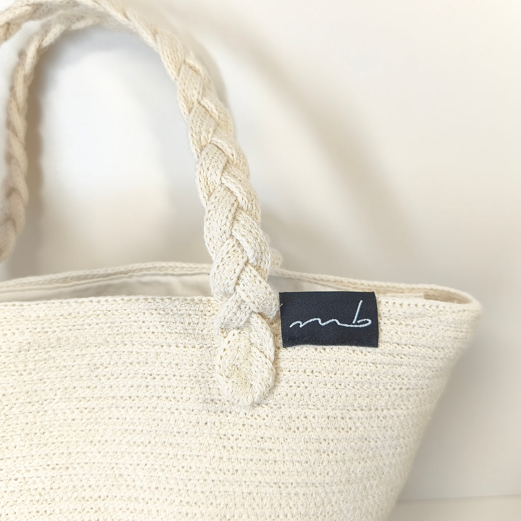Handgefertigte Handtasche aus Kordeln - Unikat in weiss mit Zöpfen