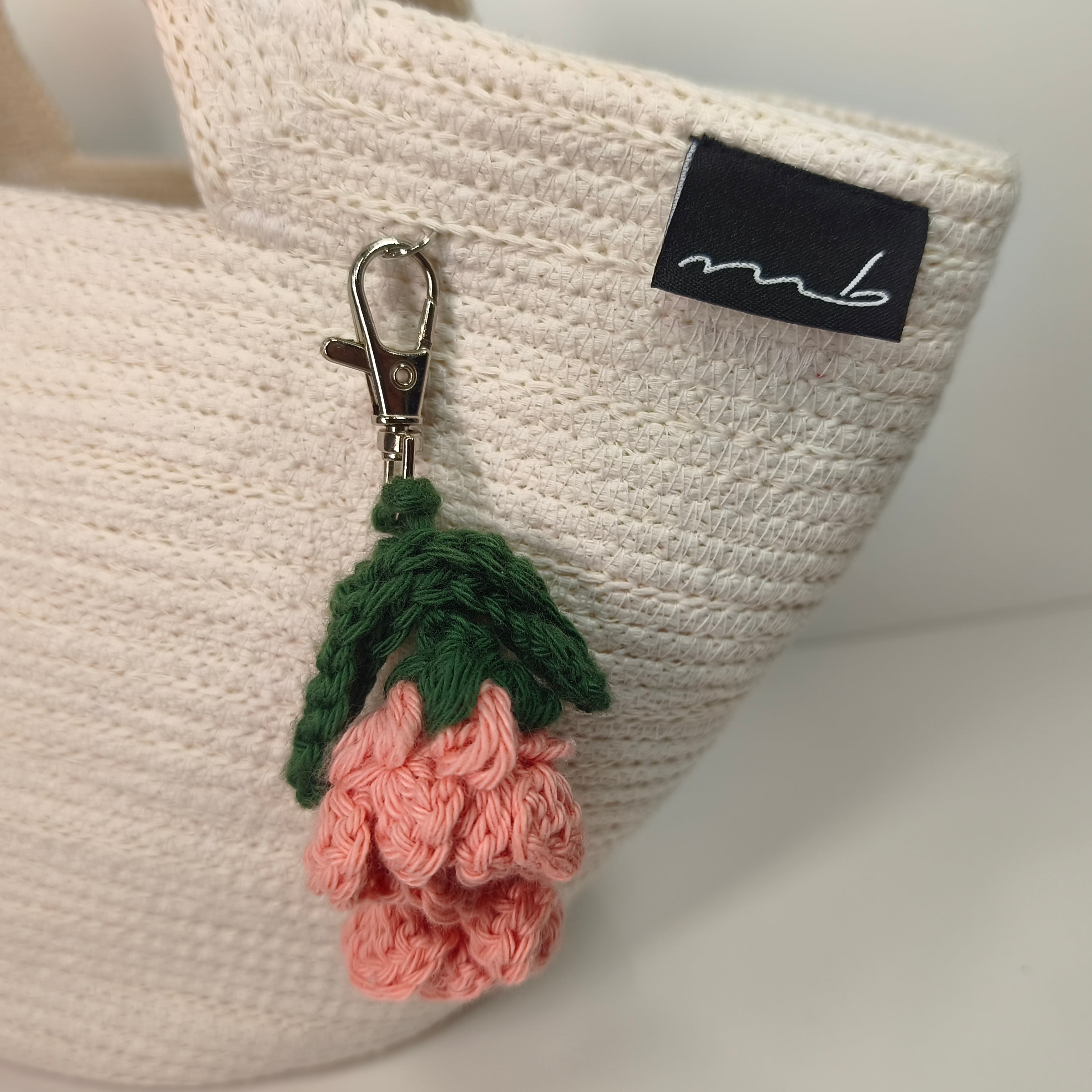 Handbag - Handgefertigt aus Kordeln - Unikat in weiss und mit Accessoir