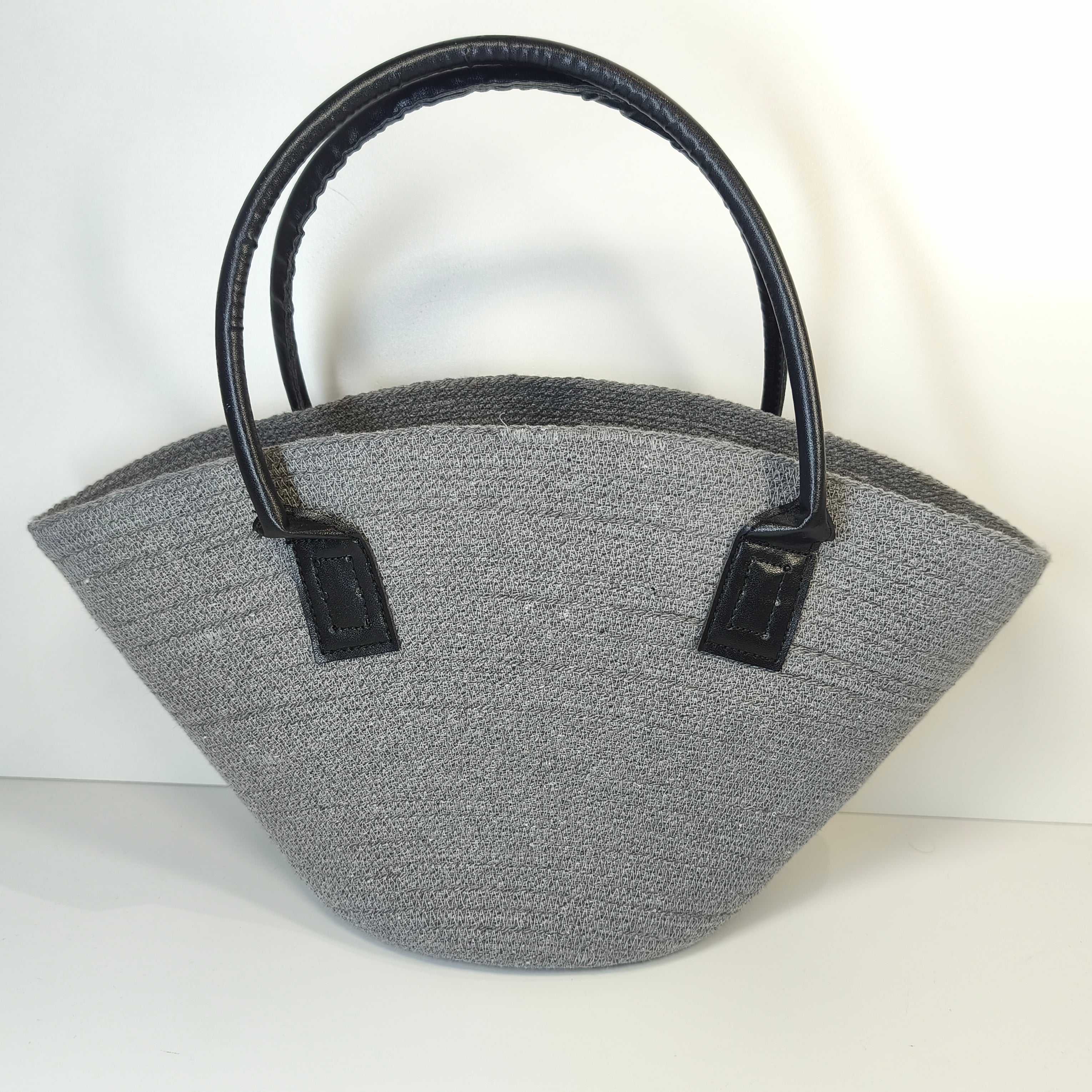 Handgefertigte Handtasche aus Kordeln - Unikat in Grau