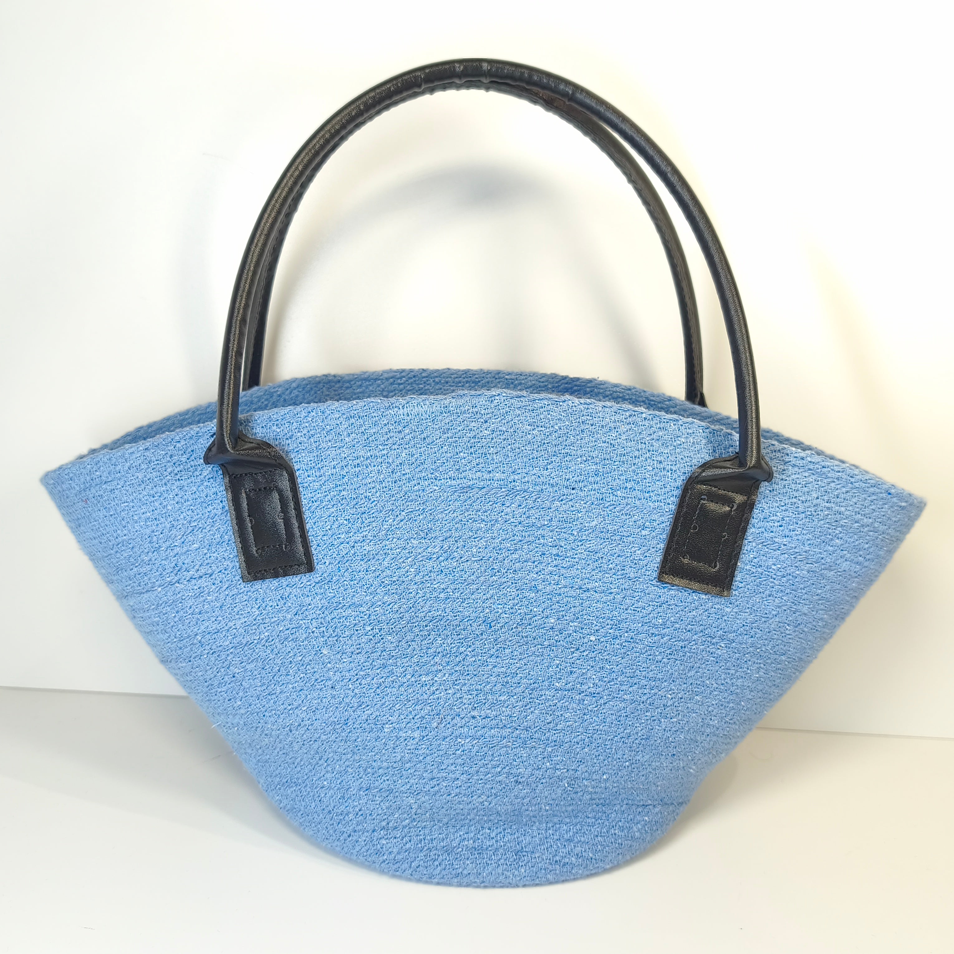 Handgefertigte Handtasche aus Kordeln - Unikat in Hellblau