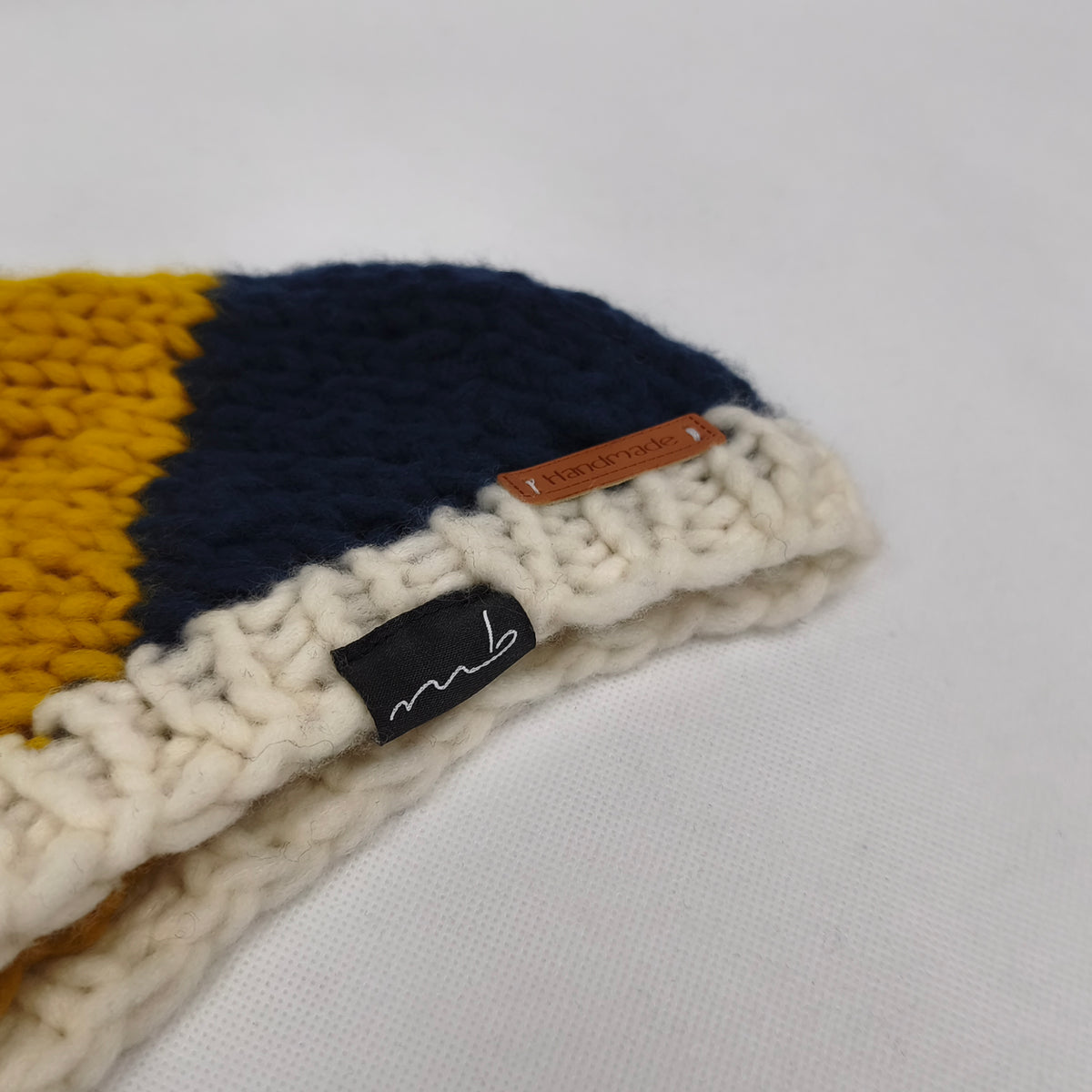 Hundepullover - Handgefertigt aus Merinowolle - blau/weiss/gelb/rosa - Mittel