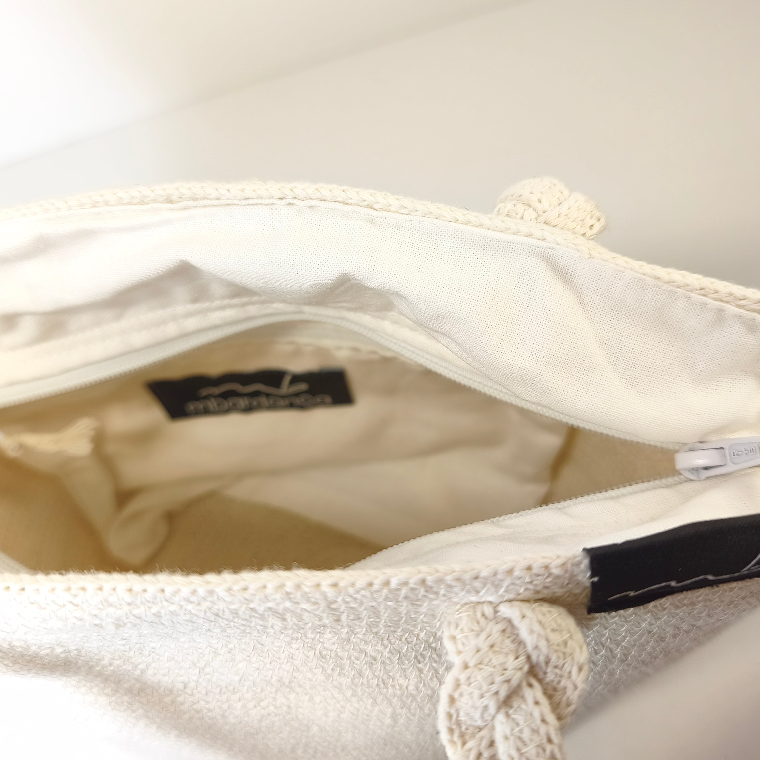 Handgefertigte Handtasche aus Kordeln - Unikat in weiss mit Zöpfen
