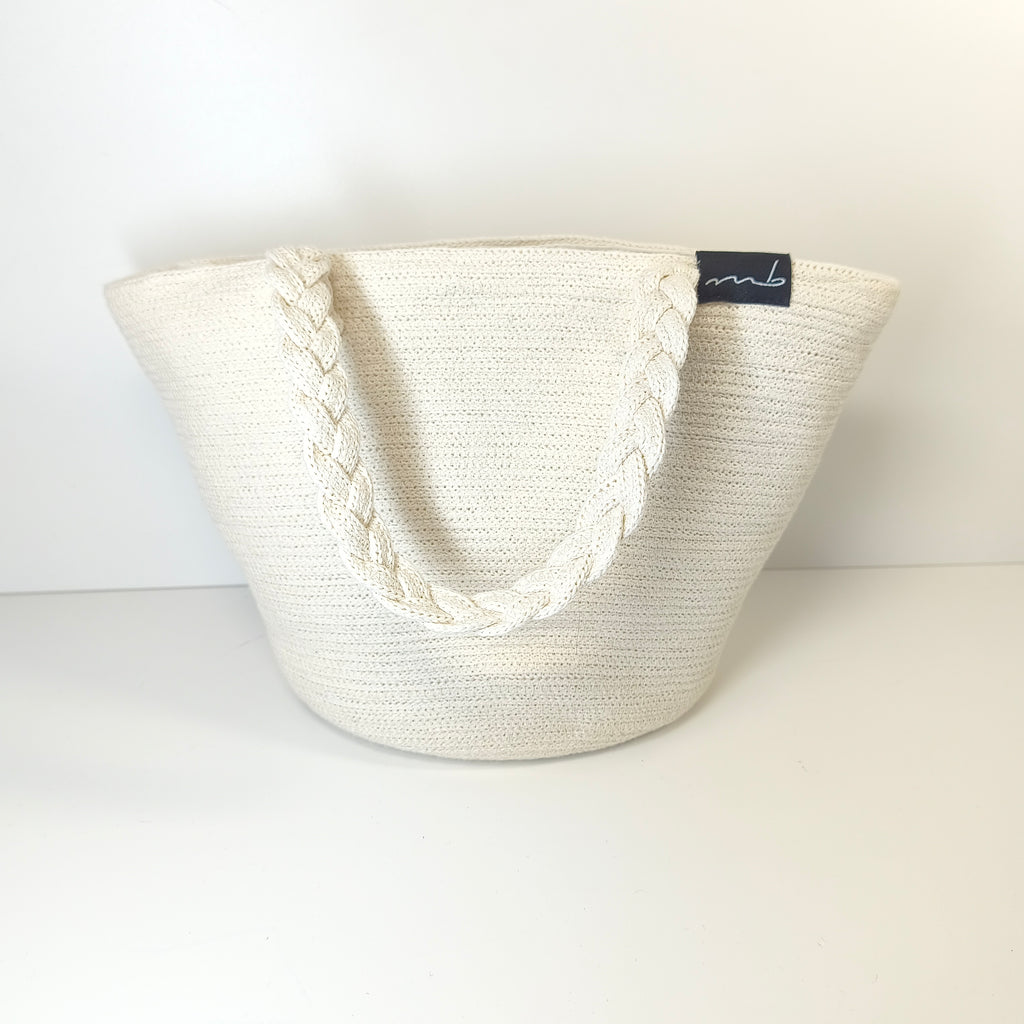 Handgefertigte Handtasche aus Kordeln - Unikat in weiss mit Zöpfen