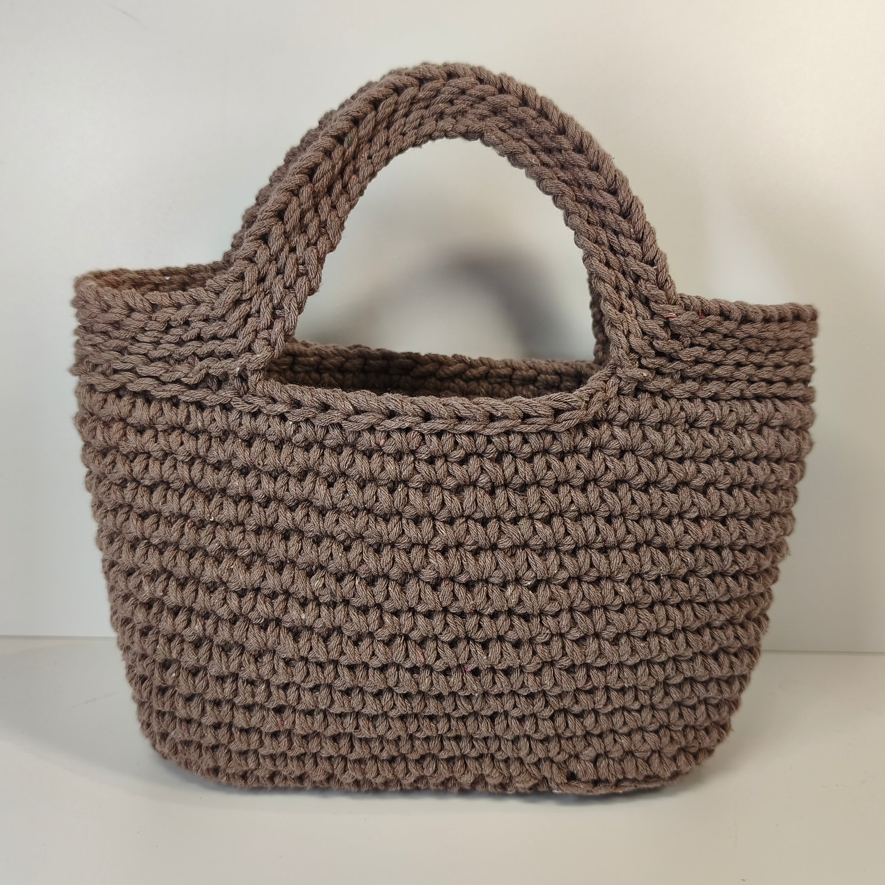 Handgefertigte Handtasche gehäkelt aus Baumwolle- Unikat in Taupe