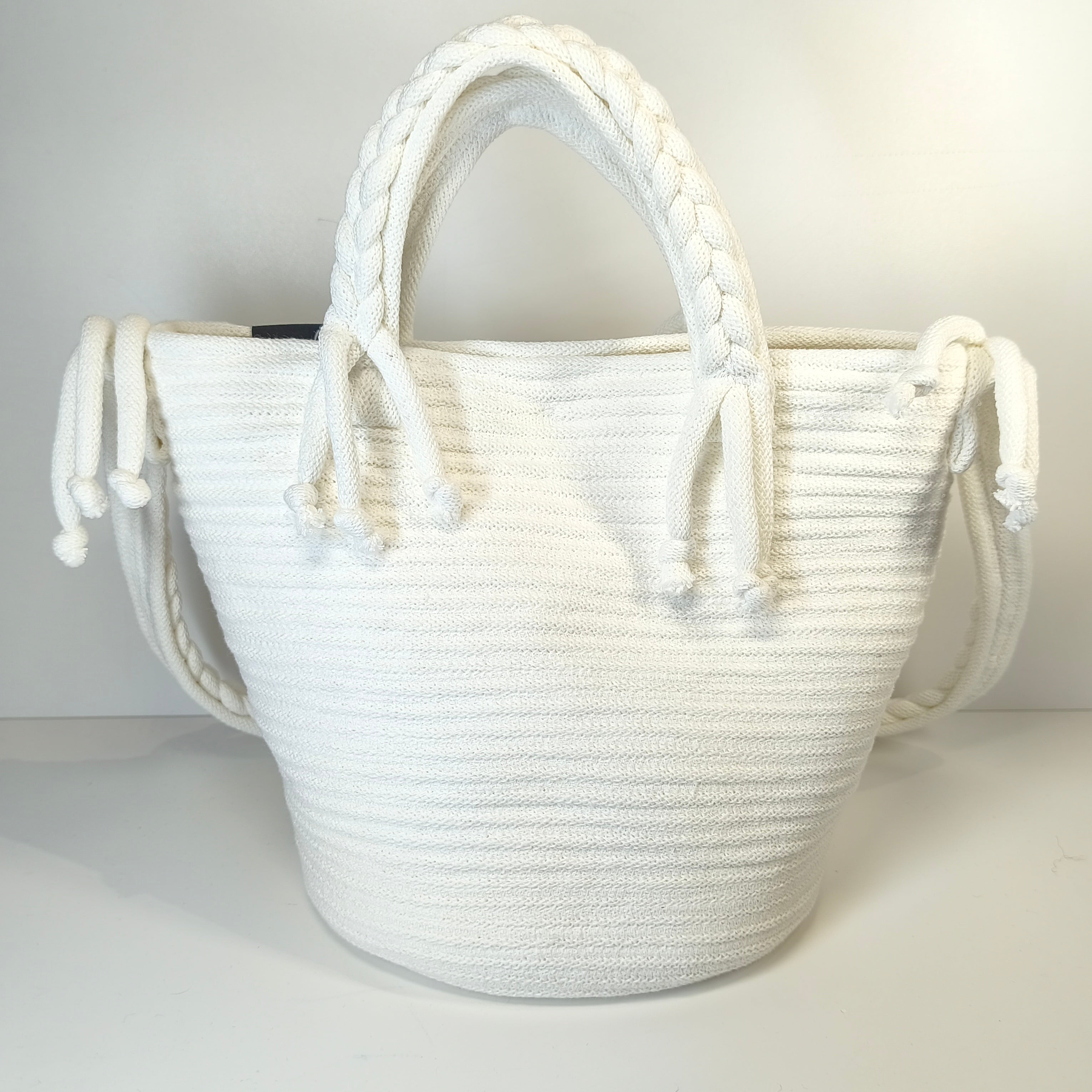 Handgefertigte Handtasche mit Umhängegurt aus Kordeln - Unikat in Weiss
