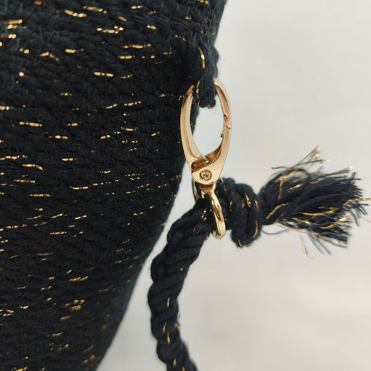 Handbag - Handgefertigt aus Kordeln - Unikat in schwarz/gold